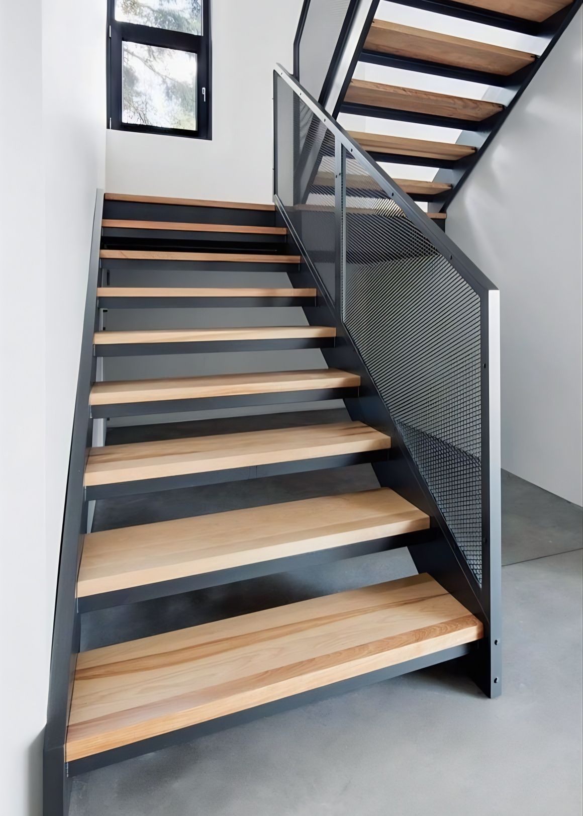 лестница на металлокаркасе под заказ Сочи