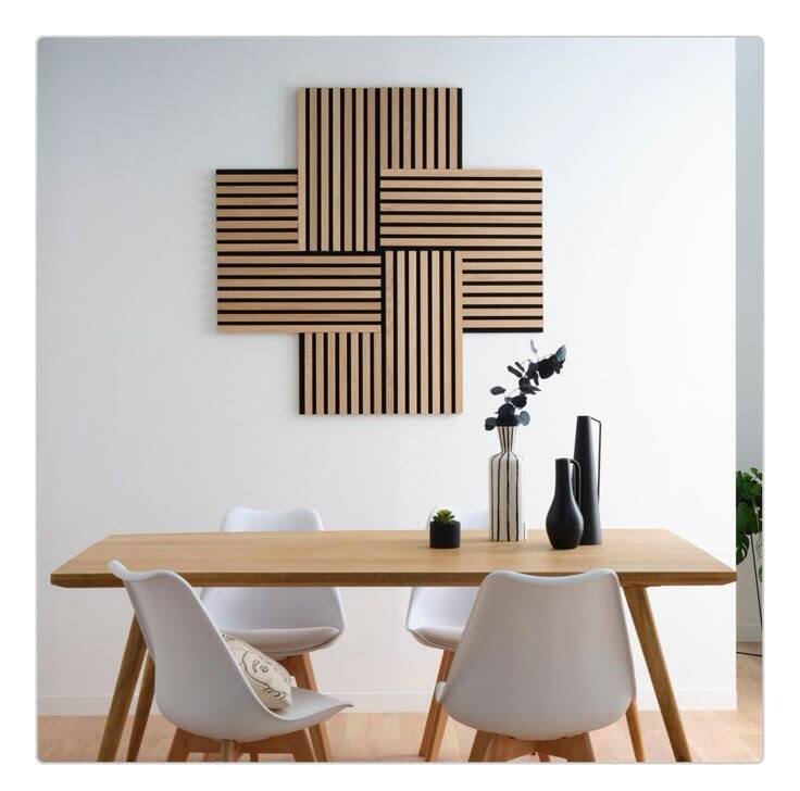 Реечные панели с отделкой из шпона дуба, создающие стильный акцент в помещении и добавляющие уют благодаря теплым оттенкам.&quot;