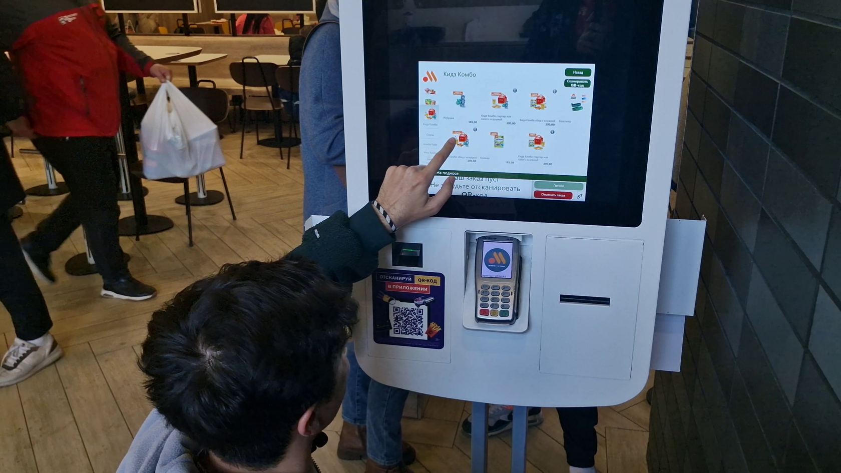 UX-патруль в офлайне — Додо, Вкусно и Точка, Бургер Кинг и Ростикс