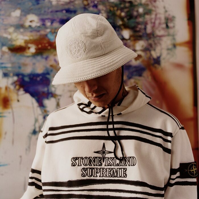 SUPREME — купить оригинальные вещи, коллекции и аксессуары | MANIA
