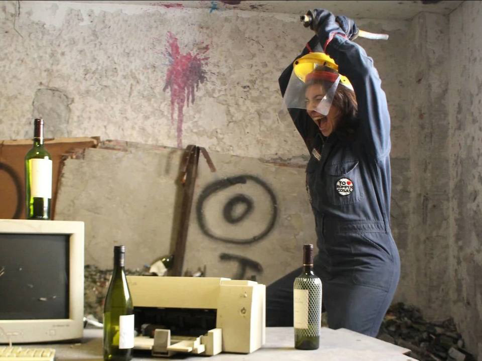 фото парня и девушки на романтическом свидании в публичном месте