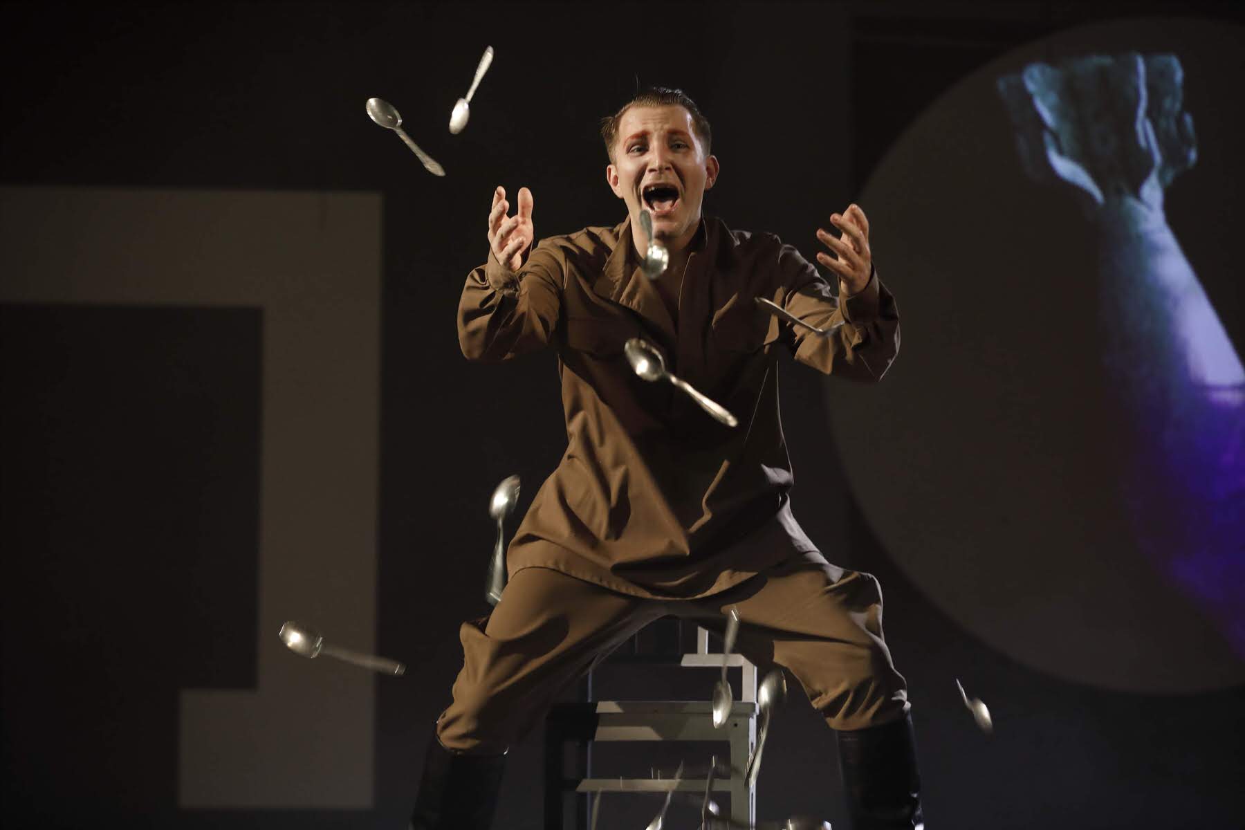 Кони за окном 00006