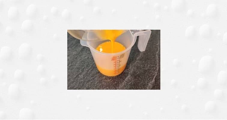 Приготовление пышного омлета с молоком на водяной бане: шаг 2