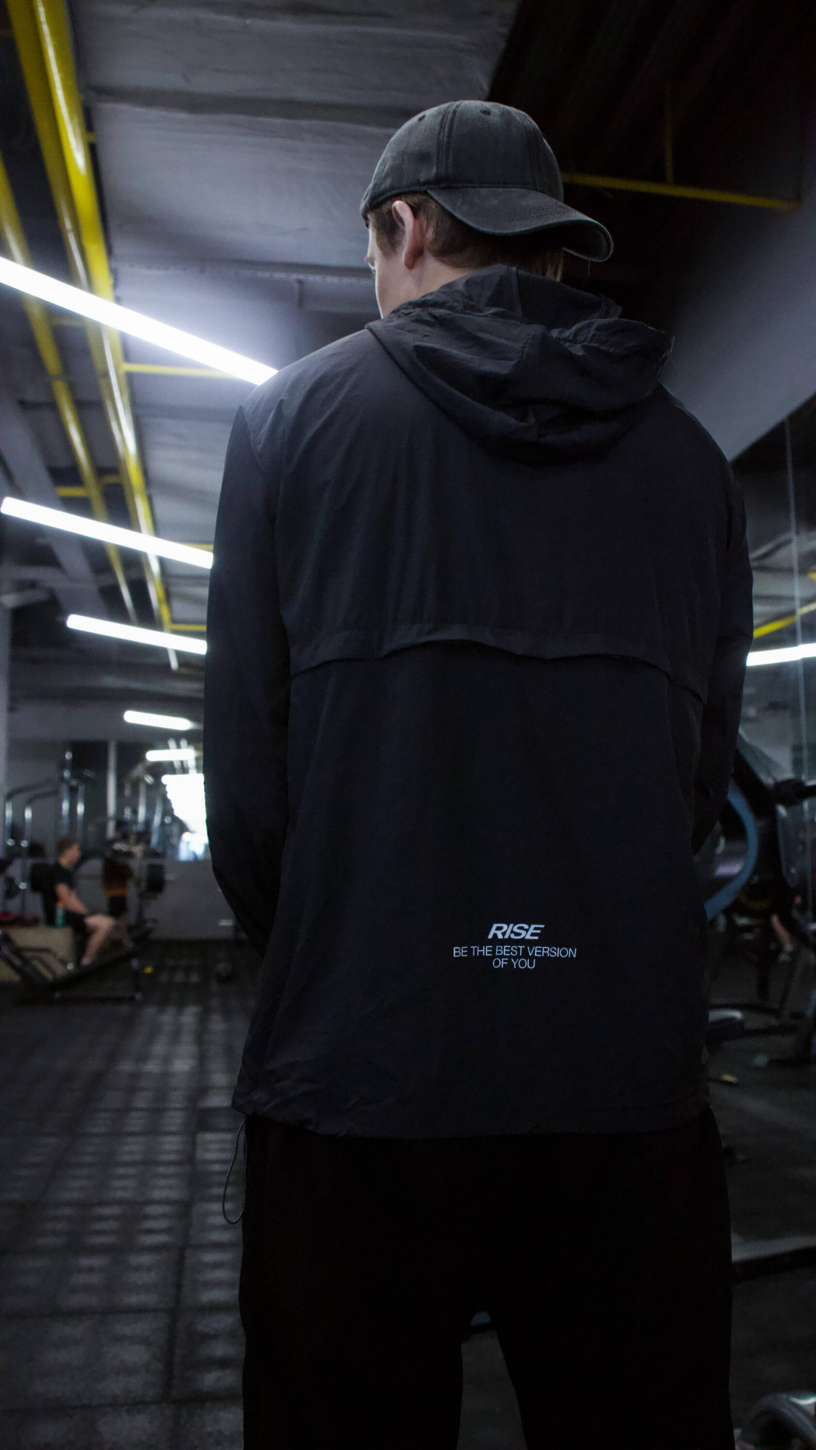 Ветровка Rise черная спортивная для мужчин