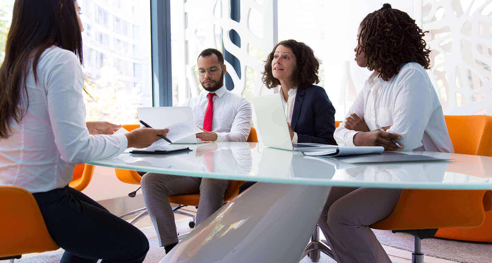 Como Deve Se Comportar O Funcionario Fora Da Empresa