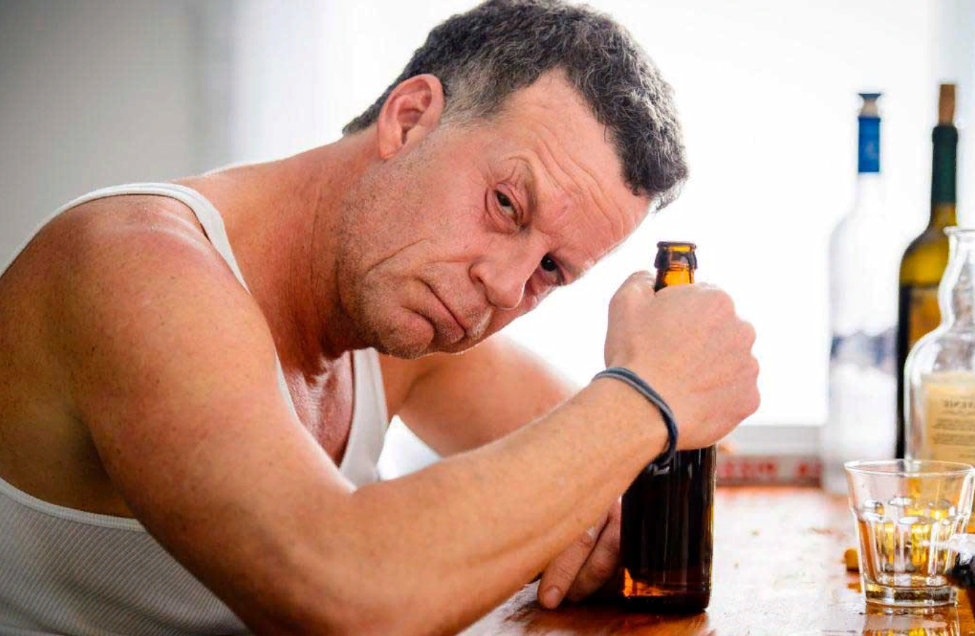 Что принимать мужчинам после 40. Алкогольная зависимость. Злоупотребление алкоголем.