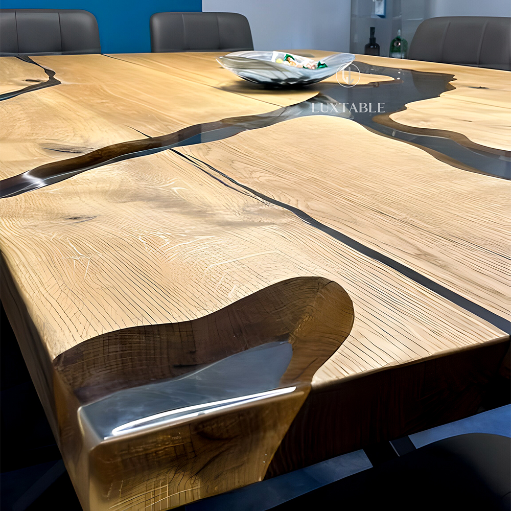 Epoxidharz Tische Alagoas aus europäischem Nussbaum und hellblauem Epoxidharz mit Metallic Effekt