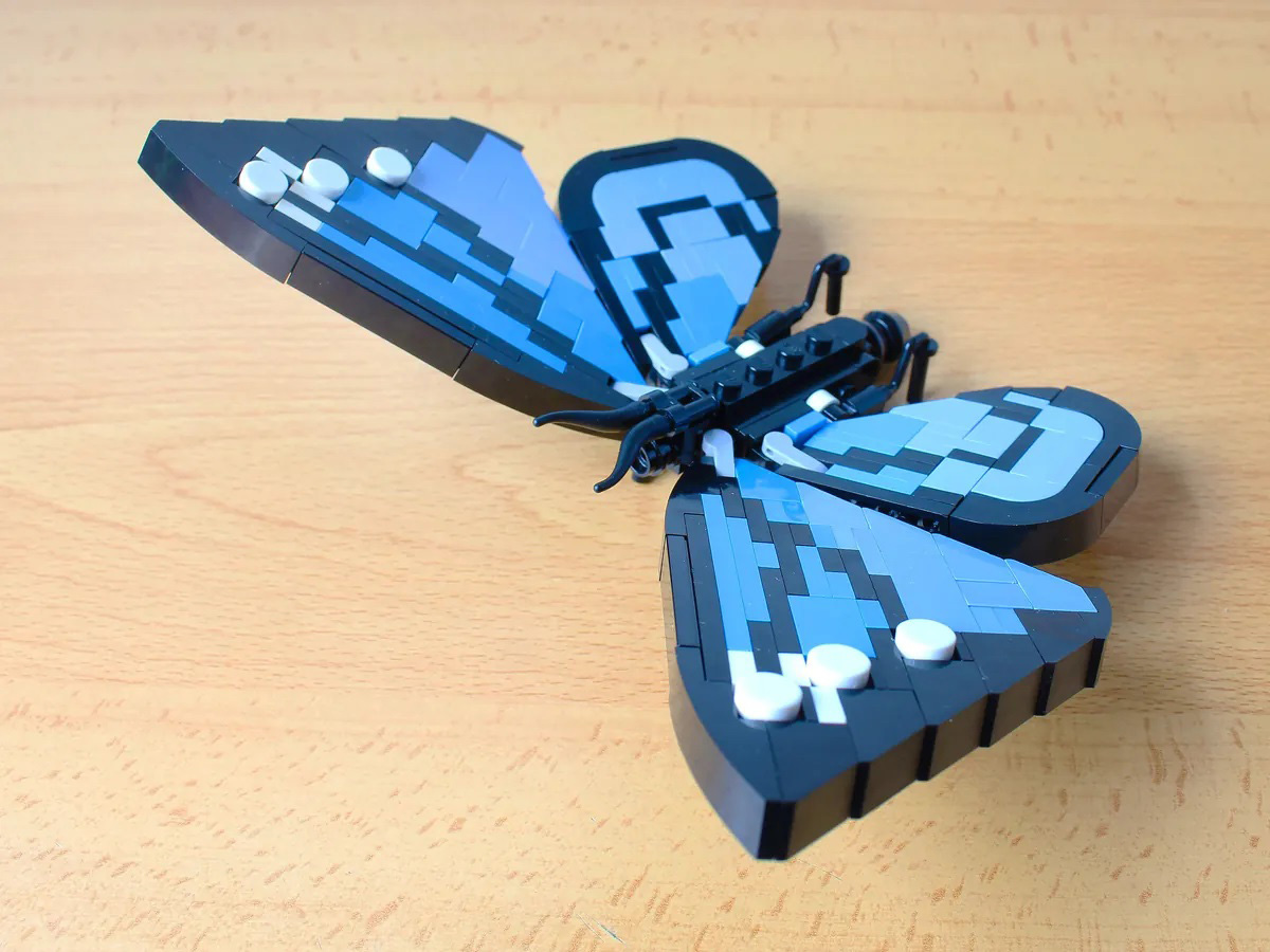 LEGO® Insects - Motýl Morpho peleides
