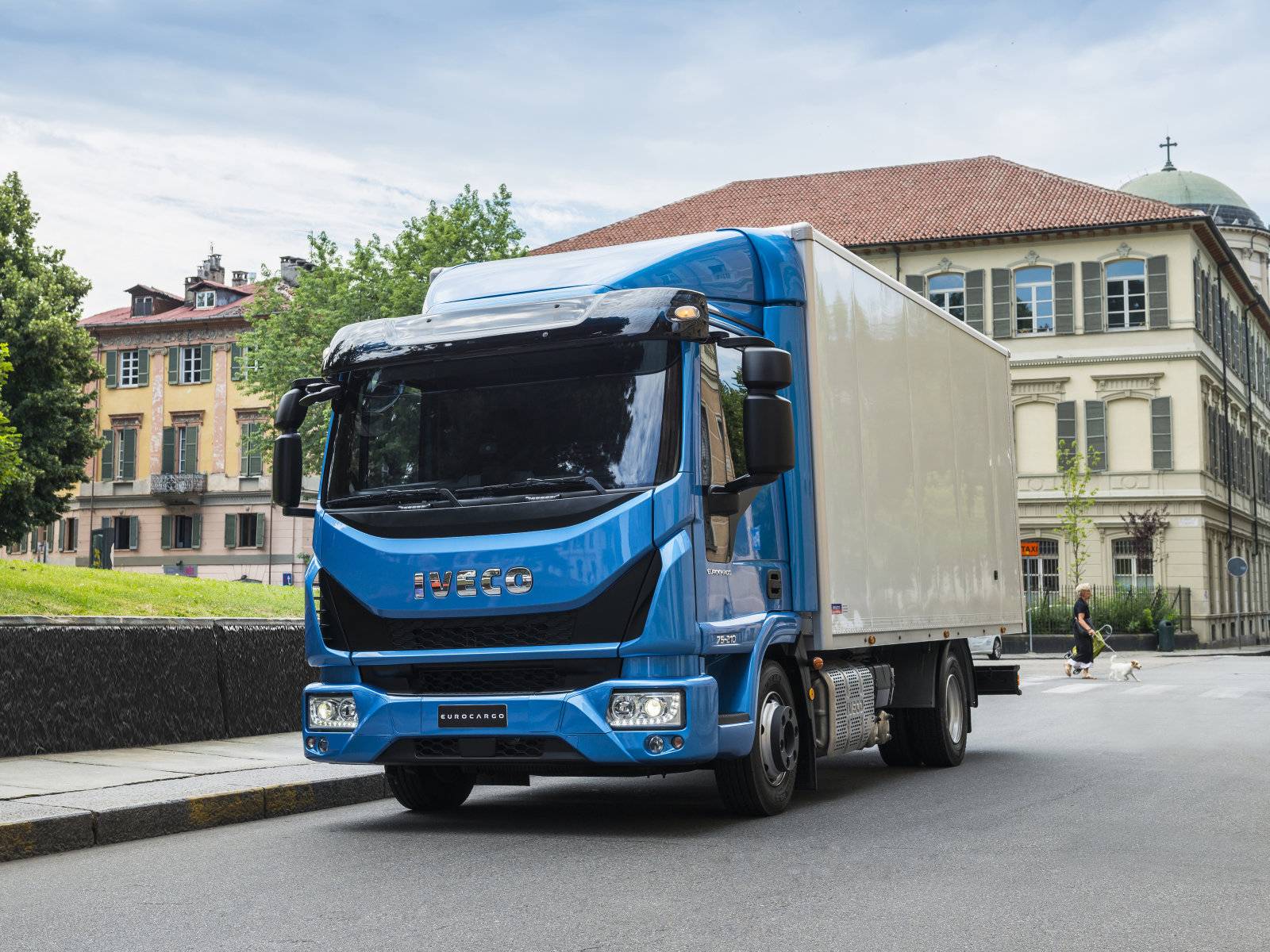 Iveco EUROCARGO 2. Iveco EUROCARGO тягач. Ивеко Еврокарго фургон. Грузовики Ивеко Еврокарго.