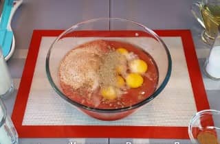 Приготовление печеночного торта из куриной печени с морковью и луком: шаг 3