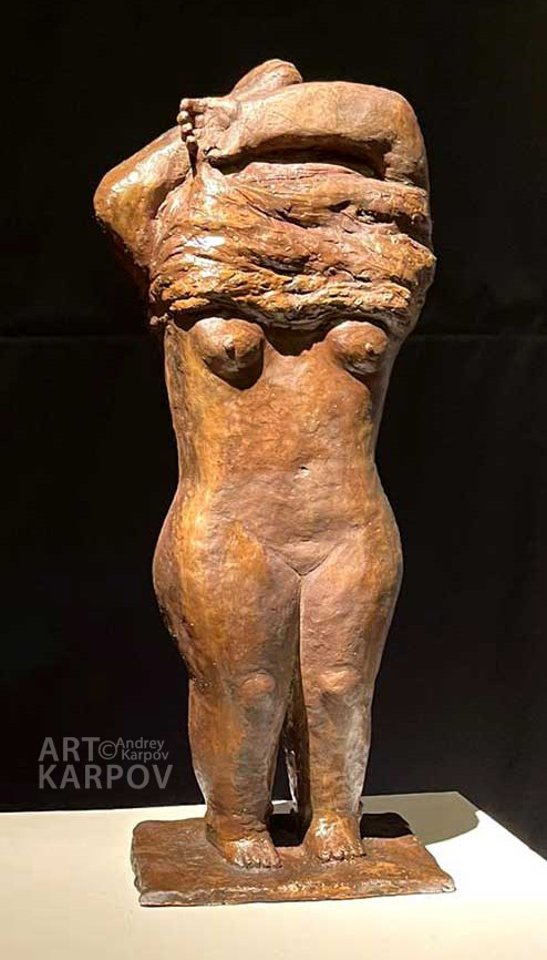 Андрей Карпов. Женщина, снимающая платье