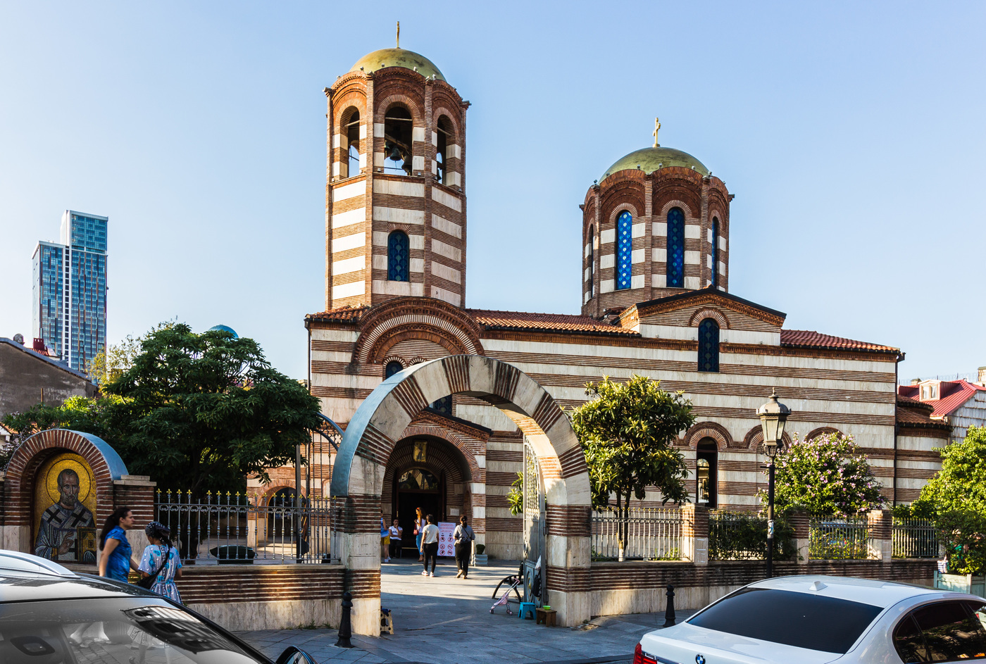 Грузинская церковь. Храм Святого Николая в Батуми. Грузинские храмы Батуми. Церковь Богородицы Батуми. Храм Николая Чудотворца Грузия.