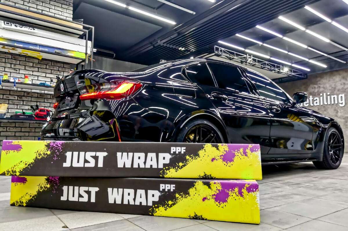 Оклеенный защитной пленкой Justwrap™ седан BMW 3 серии