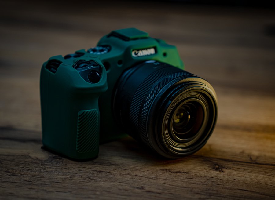 Canon EOS R8 с объективом RF 50mm — студия 8 КАДР