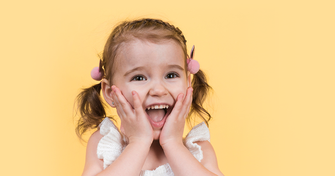 Улыбающаяся девочка