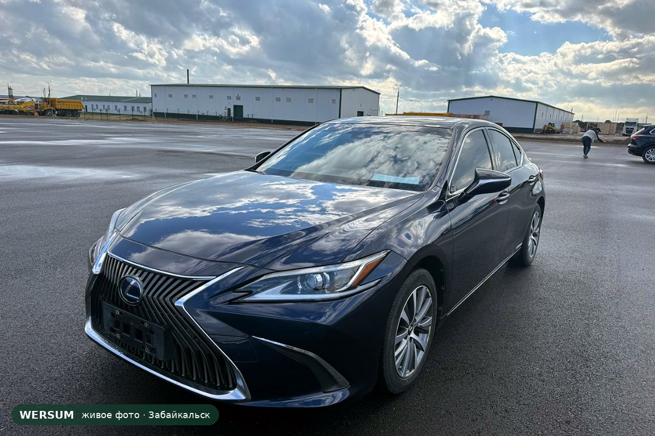 Lexus ES300h, ES300h на площадке в Забайкальске