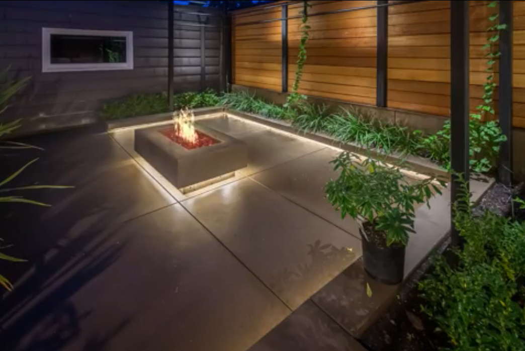 Светодиодная подсветка ступеней. Батарее с датчиком движения. Лампа solar emergency charging lamp 50w 220v. Освещение дома аккумулятором. Аккумулятор для освещения гаража 12 вольт.