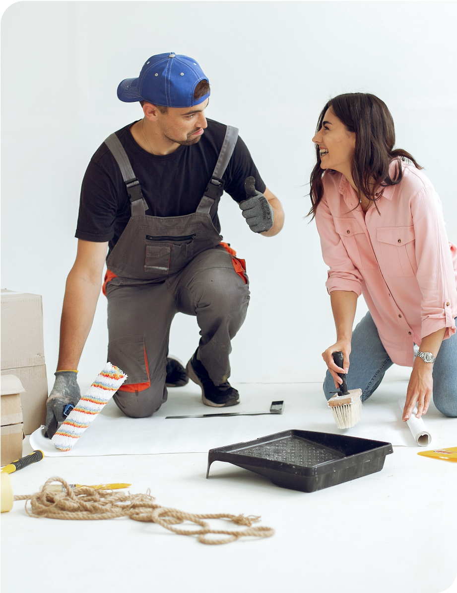 Парень с девушкой делают ремонт