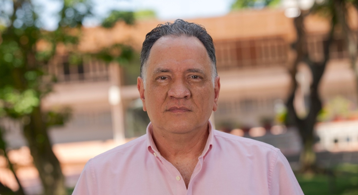 Profesor Roberto González es designado miembro de la Royal Historical Society