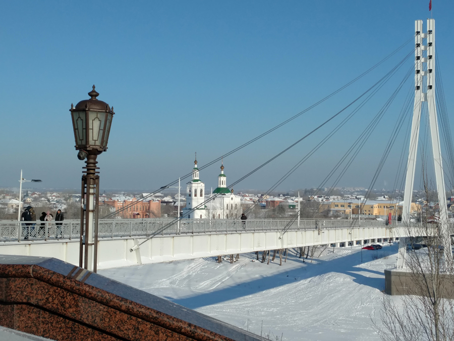 Russian most. Мост влюбленных Екатеринбург. Мост влюбленных Тюмень вектор. Набережная Екатеринбурга мост влюбленных. Норильск мост влюбленных.