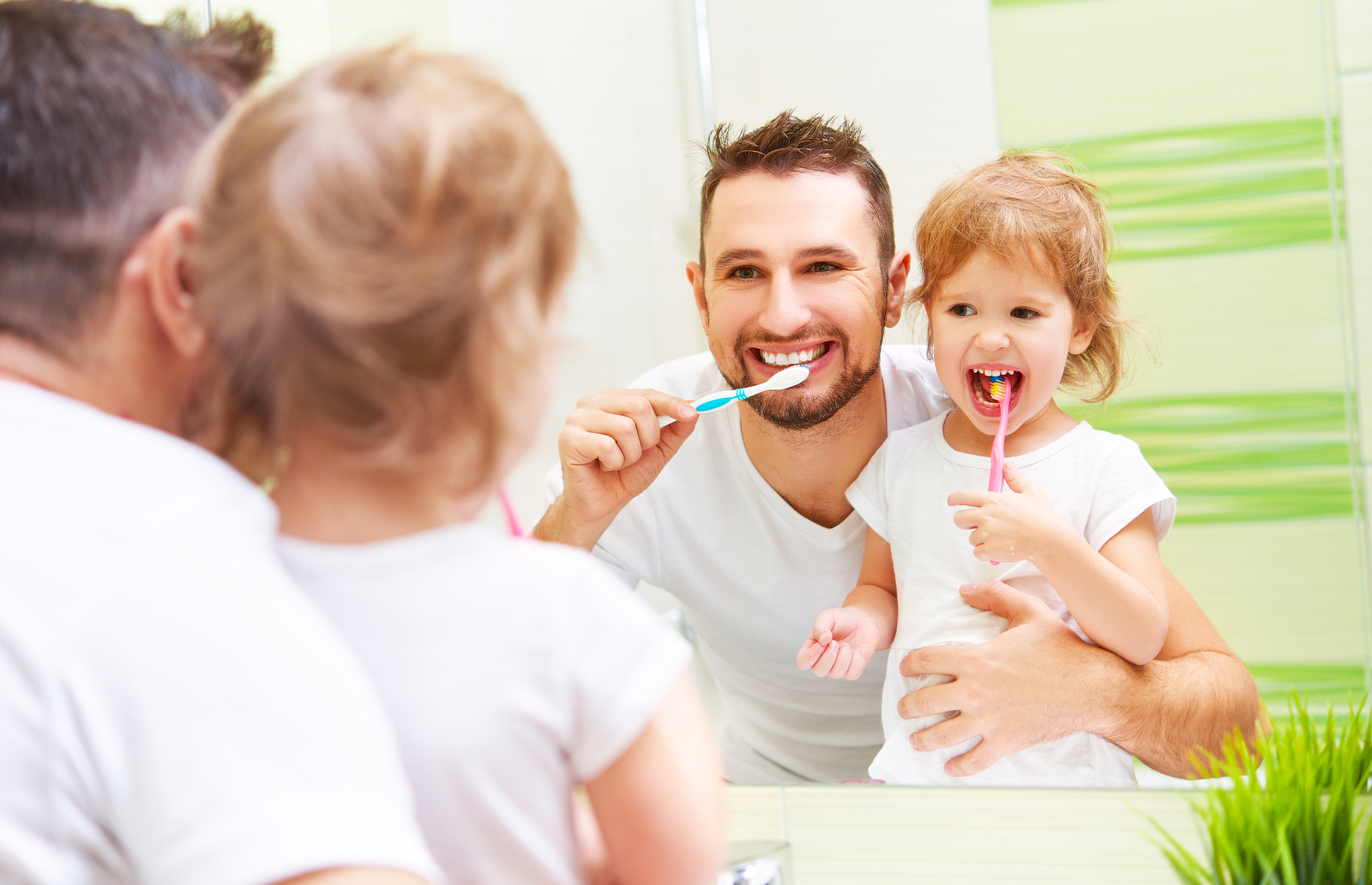 Здоровые зубки для всей семьи