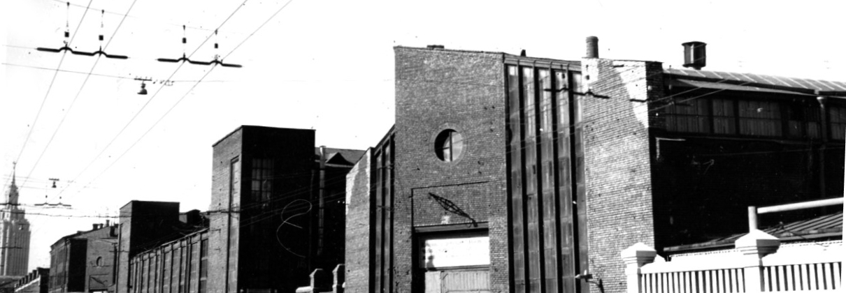 Гараж на Новорязанской улице, вид спереди, Архитектор Константин Мельников