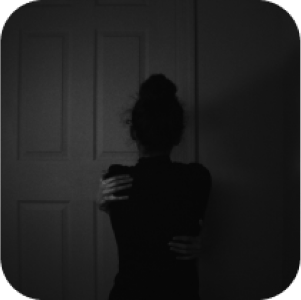 Зажатая девушка