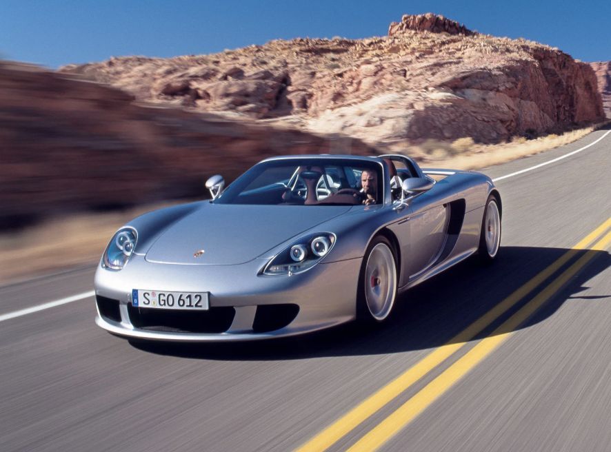 Porsche Carrera GT 2004 - суперкар с атмосферным V10 двигателем и карбоновым кузовом. символ роскоши и технологий 2000-х годов
