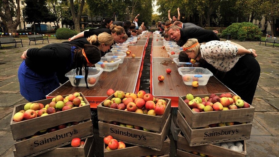 Международный день поедания яблок 2025 в Англии