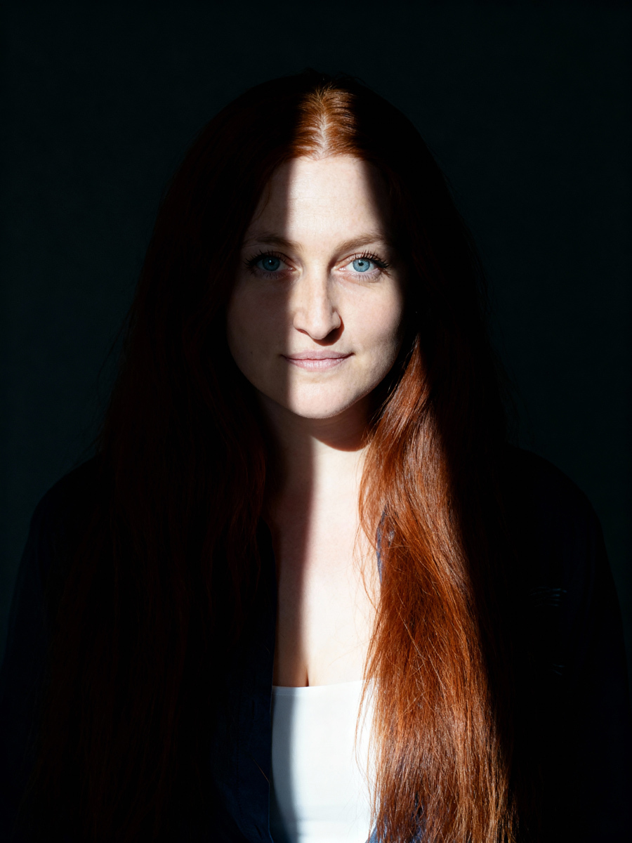 ии фотосъемка луч света и черный фон