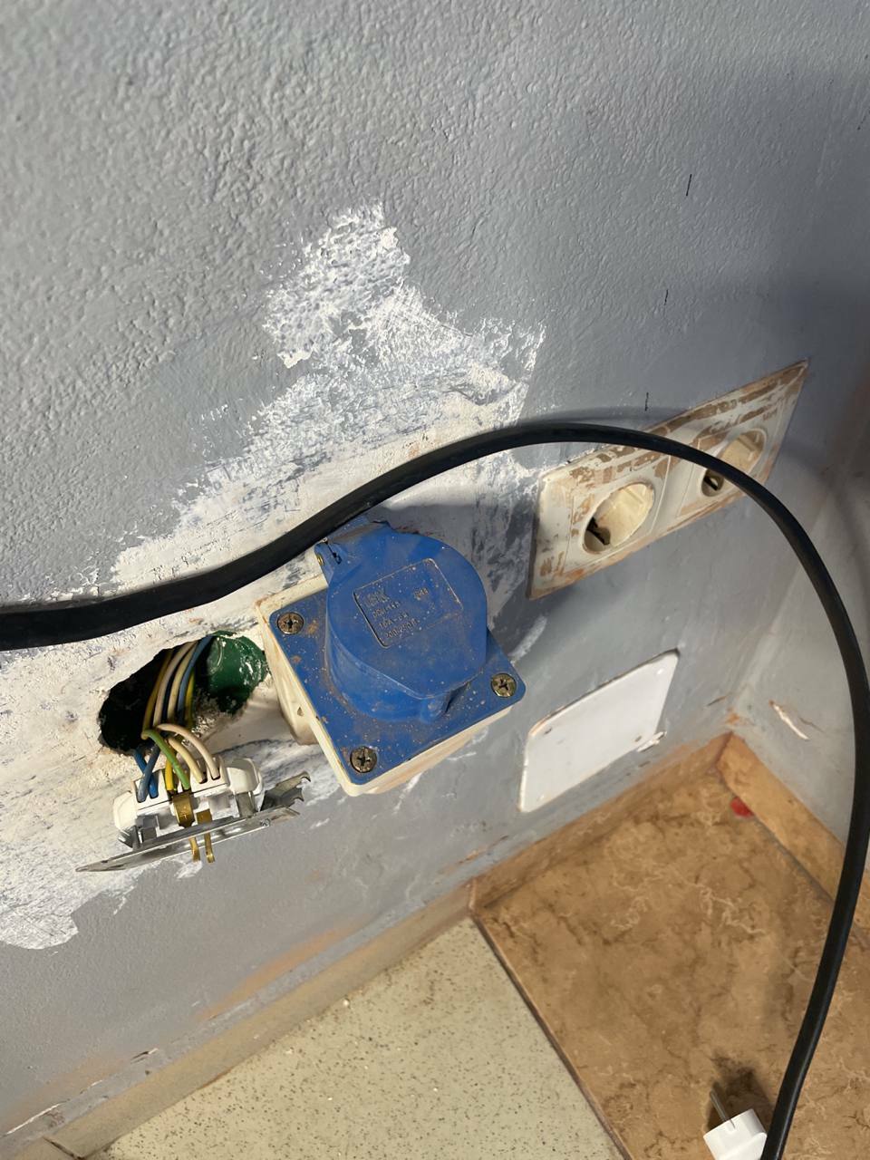 Монтаж автомата вместо розетки для асика