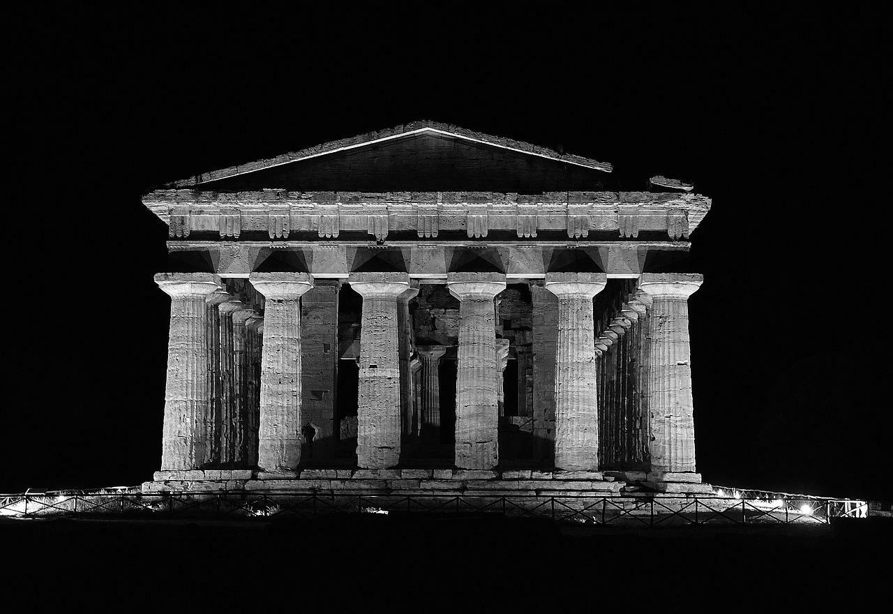 Античный храм