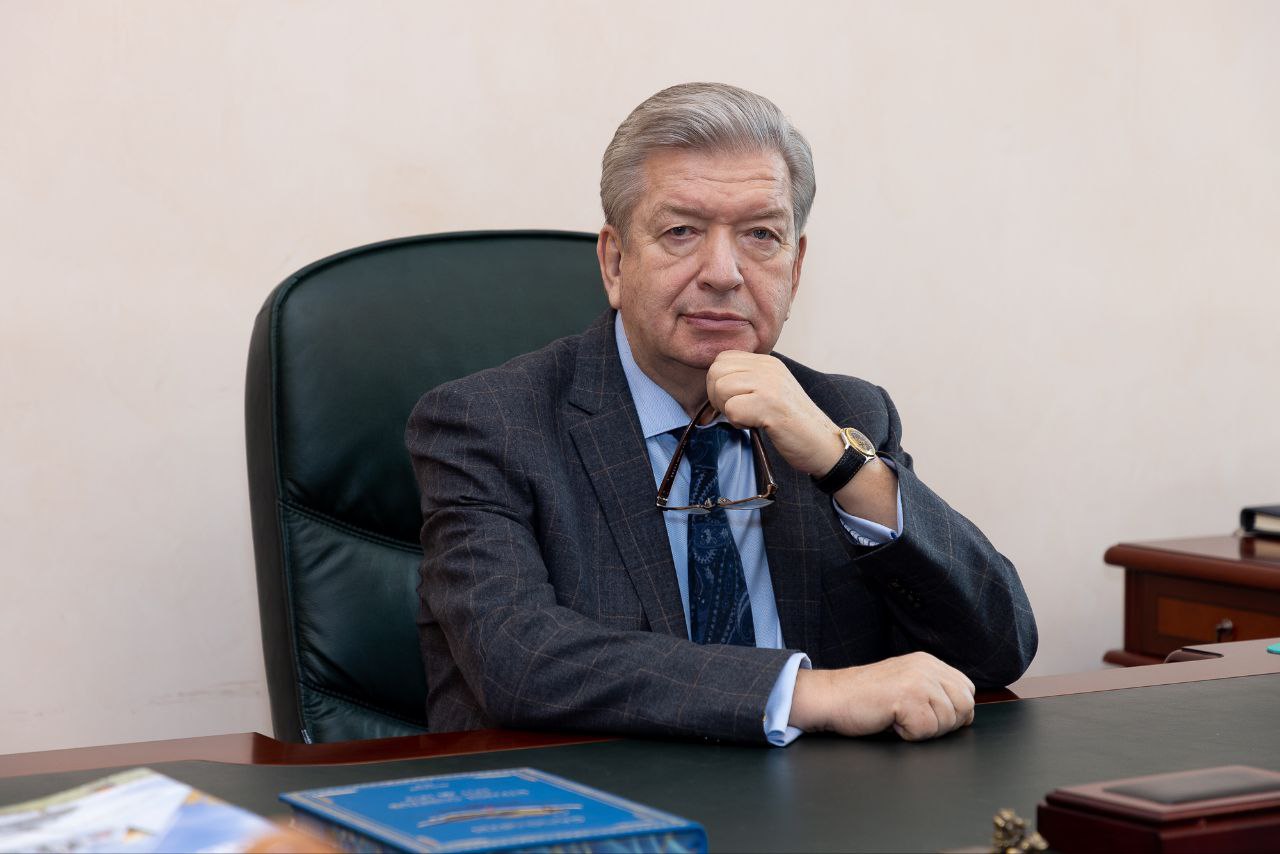 Борис Елисеев