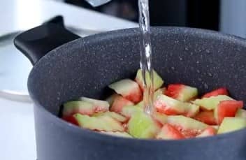Приготовление варенья из арбузных корок: шаг 4