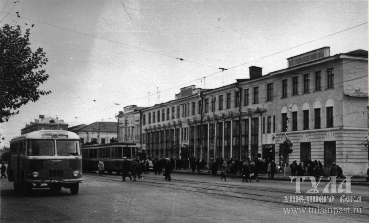 Фото советской тулы. Г.Тула, ул. Советская, 60а,. Центральный универмаг Тула старое фот. Старая Тула улица Советская. Тула 1960 год.