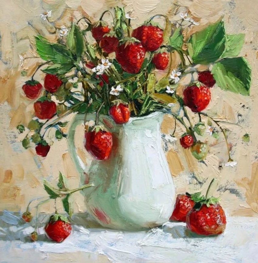 Клубника в кувшине