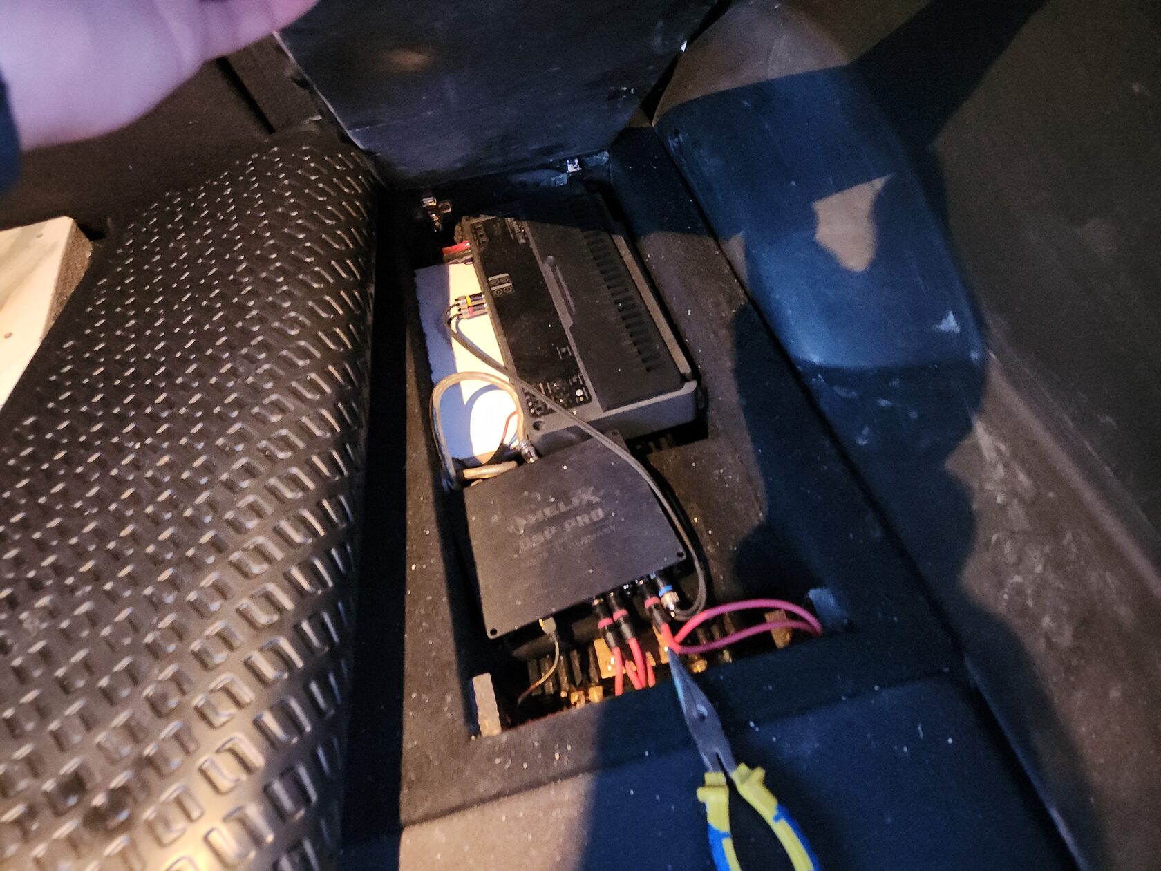 установка усилителей kia sorento 2 второе поколение