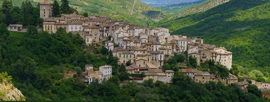 Италия. Город в горах