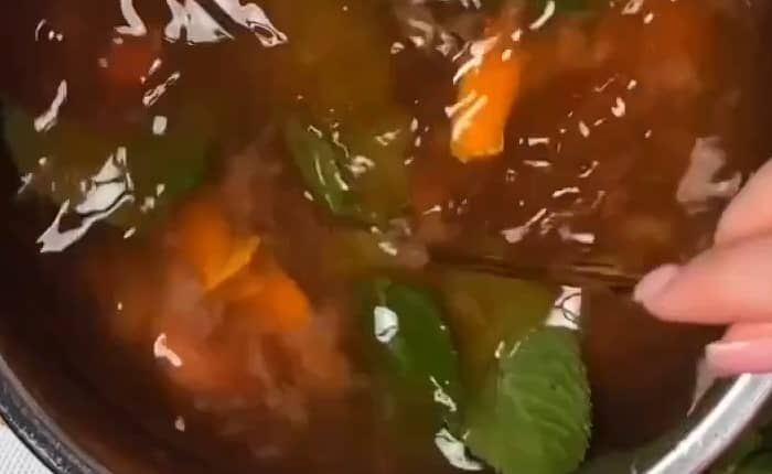 Приготовление лимонада из зеленого чая с клубникой: шаг 3