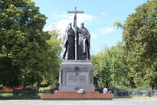 Памятник кириллу и мефодию во владивостоке фото