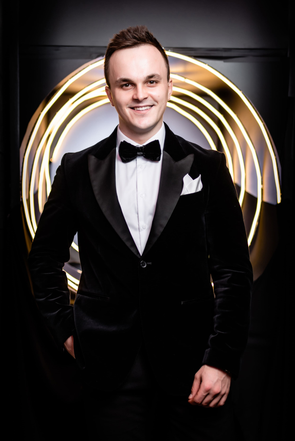 Ведущий Евгений Токарь Владивосток