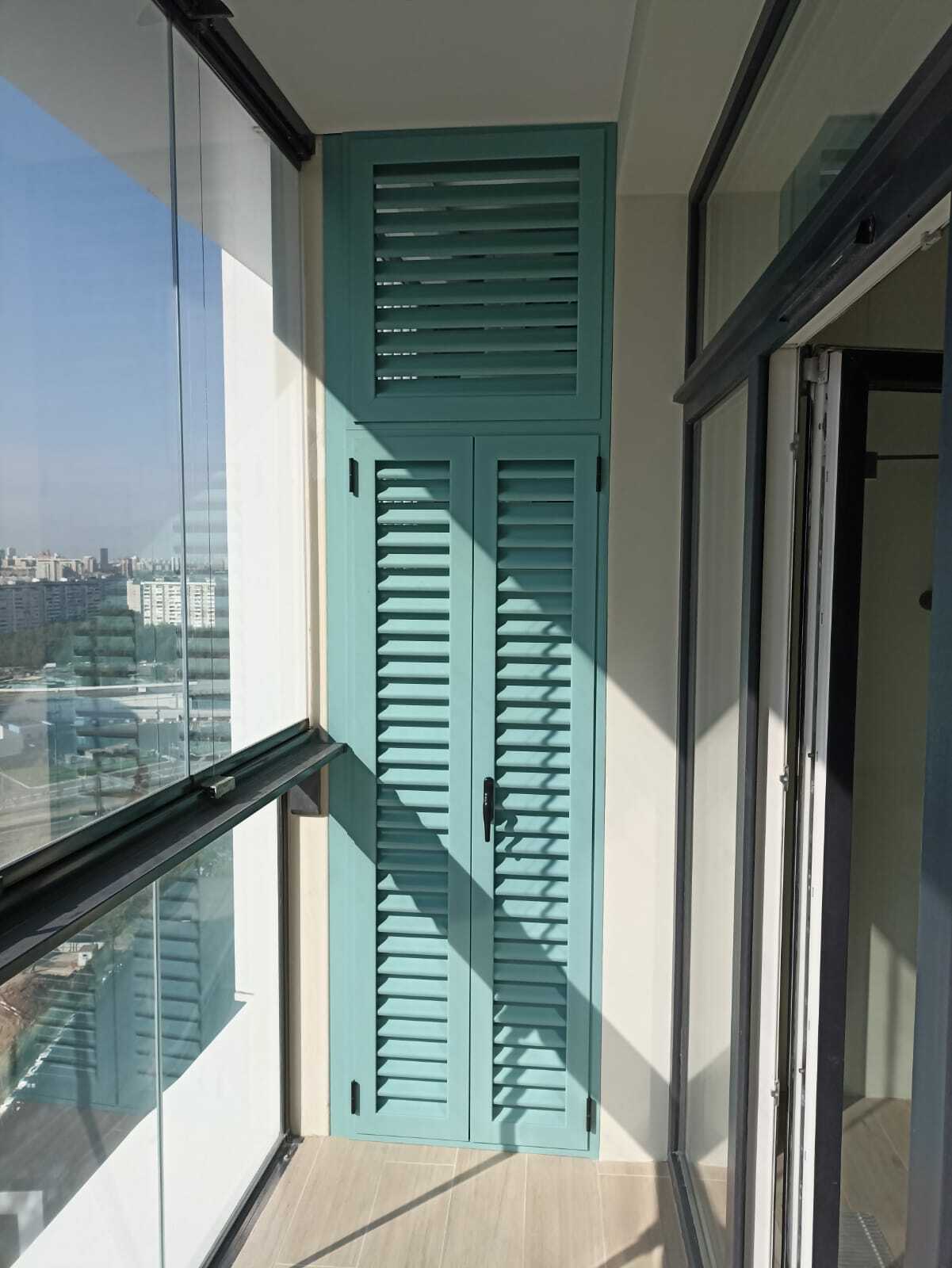 Алюминиевые жалюзийные шкафы для балконов и лоджий