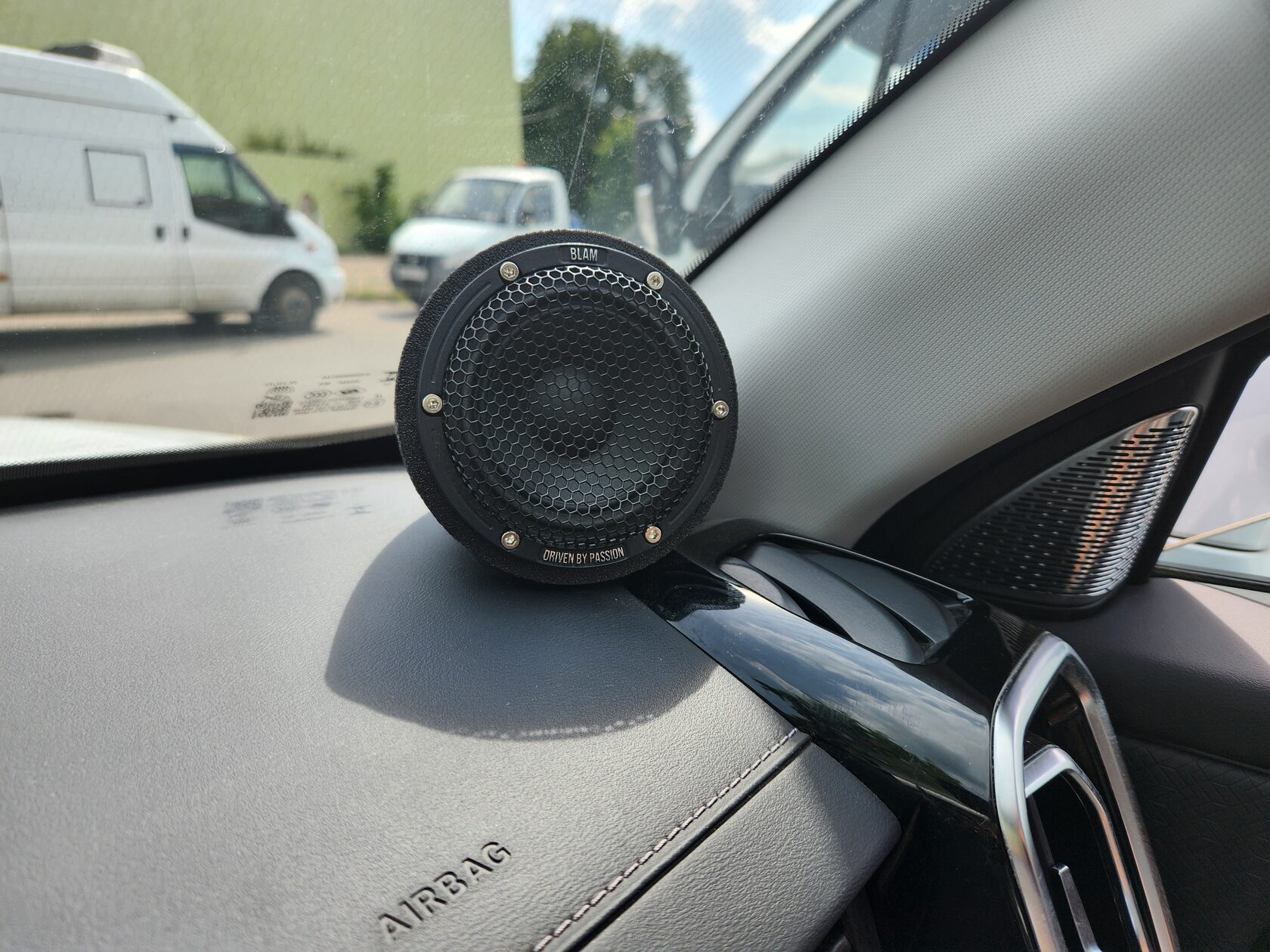 установка автозвука джеко джей 7