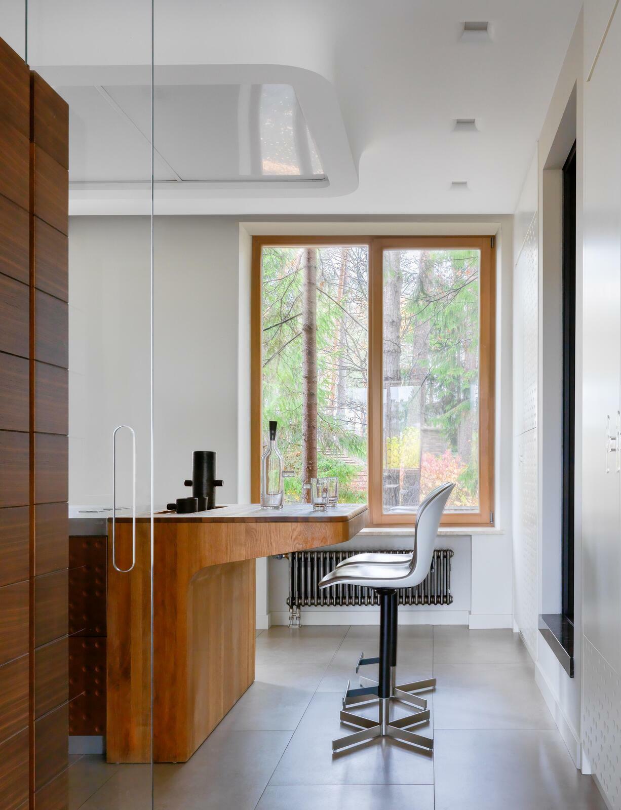 кухня Schiffini и барные стулья BoConcept в дизайн-проекте Екатерины Фёдоровой