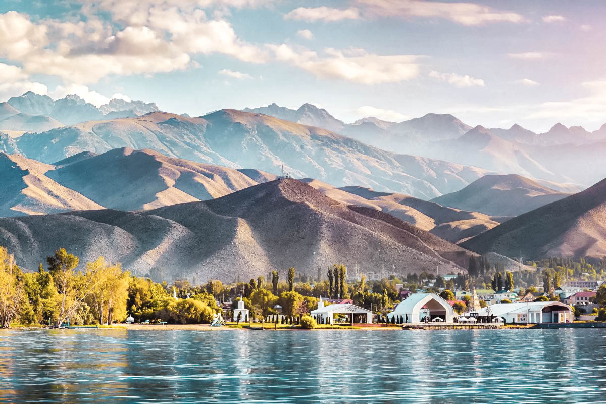 Горы озеро Кыргызстан