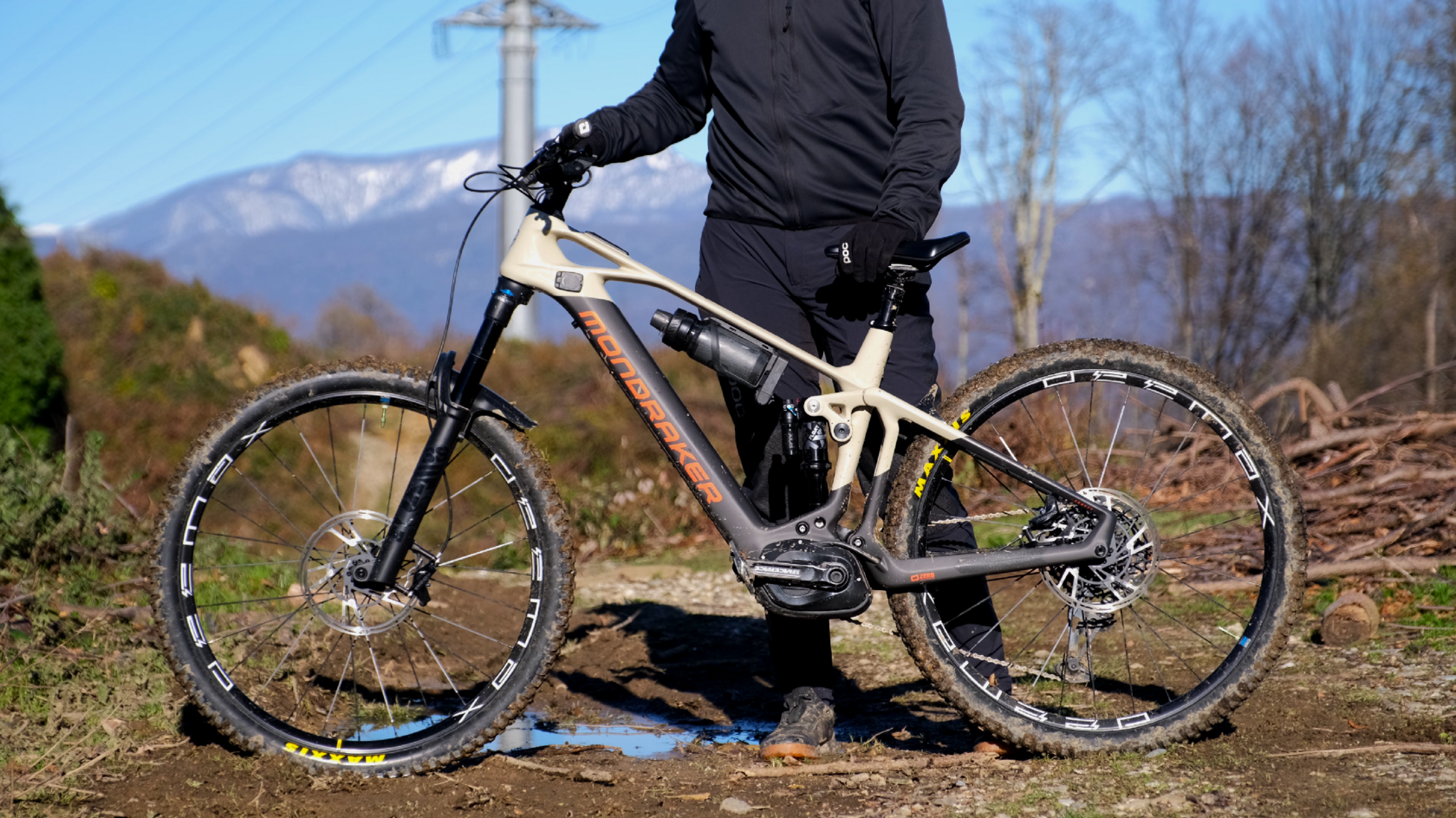 Карбоновый Mondraker Crafty R моего друга.