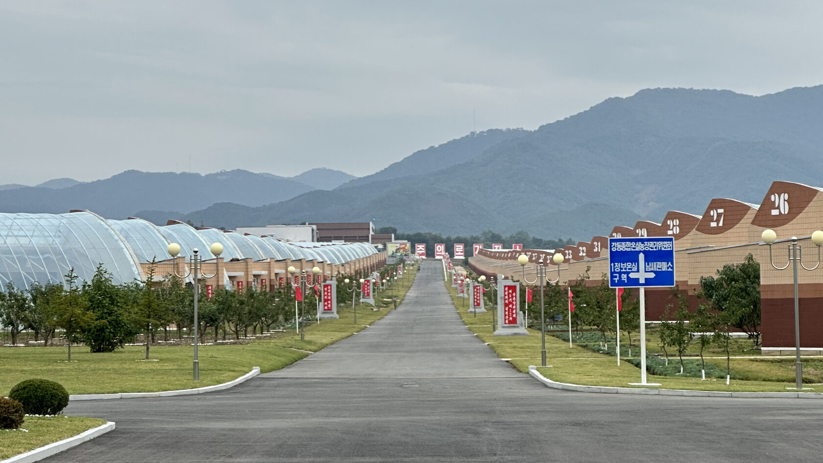 Кандонский тепличный комбинат. КНДР (Северная Корея)