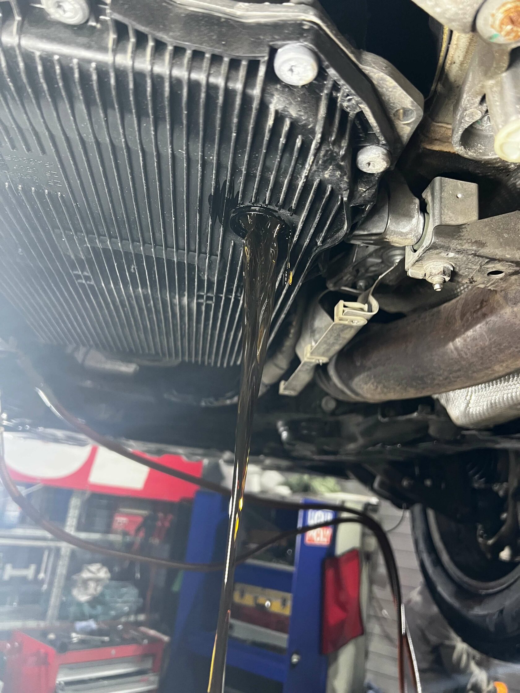 Слив масла из поддона АКПП