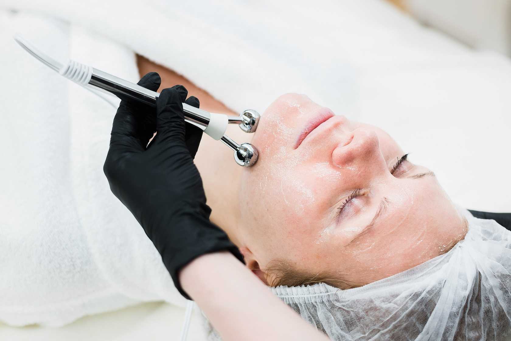 Что такое микротоковая терапия волосистой части головы