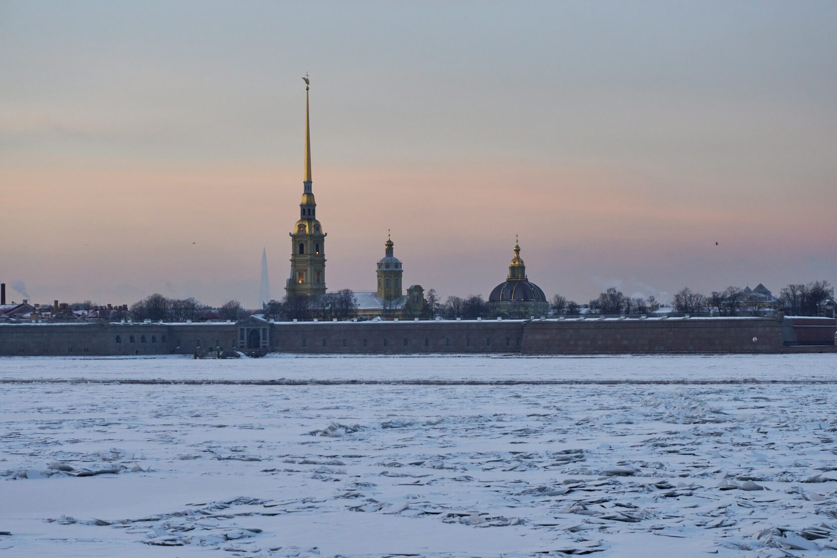 Пляж Петропавловской крепости, река Нева, Россия, Санкт-Петербург, Петроградский район